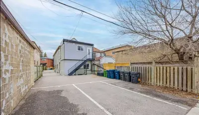 29 Bernice Crescent, Toronto, On M6n 1w7
