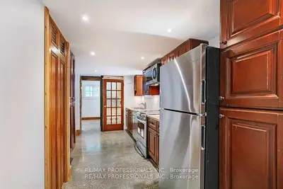9 Rambert Crescent Bsmt, Toronto, On M6s 1e5