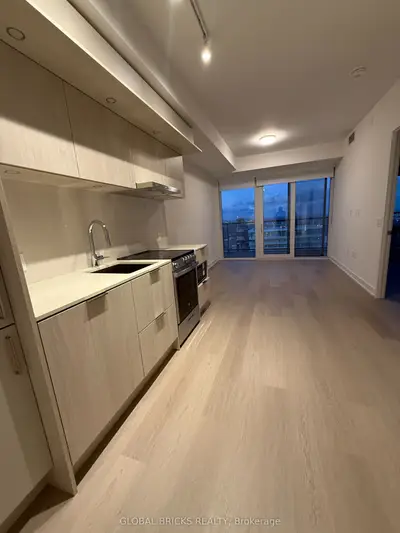 448 Burnhamthorpe Rd W 6707, Mississauga, On L5b 0r4