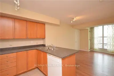 33 Elm Drive 1506, Mississauga, On L5b 4m2