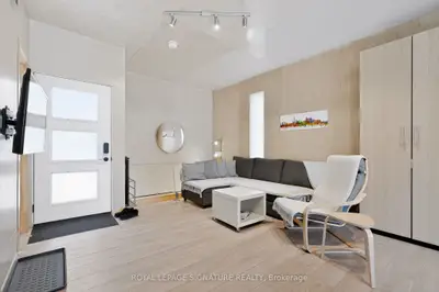 9 Parker Avenue Rear, Toronto, On M8z 4l5