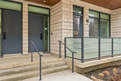 123 Maurice Drive 105, Oakville, On L6k 2w6