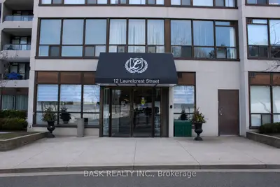 12 Laurelcrest Street 907, Brampton, On L6s 5y4