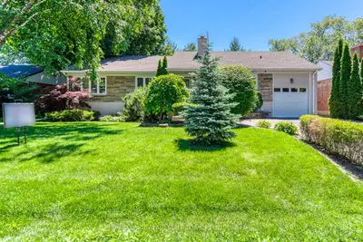 1602 Lincolnshire Boulevard, Mississauga, On L5e 2s7