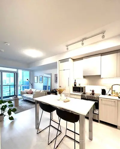 10 Gibbs Road 726, Toronto, On M9b 0e2