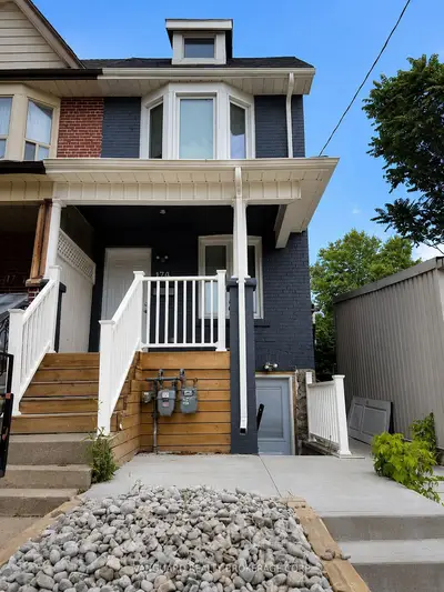 170 Yarmouth Road 2nd Floor, Toronto, On M6g 1x4