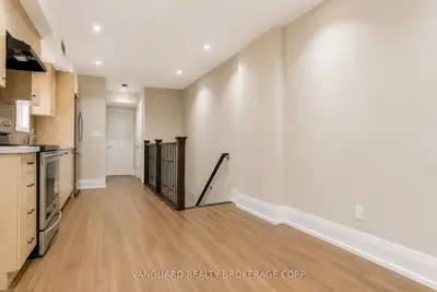 170 Yarmouth Road 2nd Floor, Toronto, On M6g 1x4