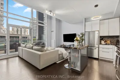 16 Brookers Lane 211, Toronto, On M8v 0a5