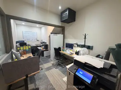 98 Rutherford Road S 2c, Brampton, On L6w 3j5