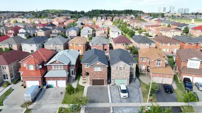 5267 Brookwood Court, Mississauga, On L5v 2n8