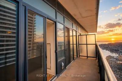 20 Shore Breeze Drive Lph02b, Toronto, On M8v 1a1