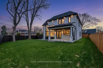 1404 Waverly Avenue Sw, Oakville, On L6l 2s3