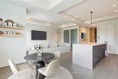 123 Maurice Drive 201, Oakville, On L6k 2w6