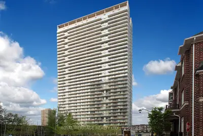 105 Queensway Avenue 1216, Toronto, On M6s 5b5
