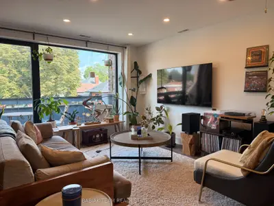 542a Annette Street 3, Toronto, On M6s 2c2