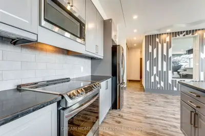 2301 Derry Road W 1010, Mississauga, On L5n 2r4