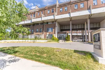 10 Eddystone Avenue N 106, Toronto, On M3n 2t2