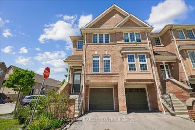 50 Strathaven Drive 110, Mississauga, On L5r 4e7