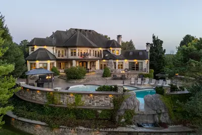 25 Turtle Lake Drive, Halton Hills, On L7j 2w7