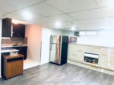 130 Earnscliffe Circle Lower Level, Brampton, On L6t 2b5