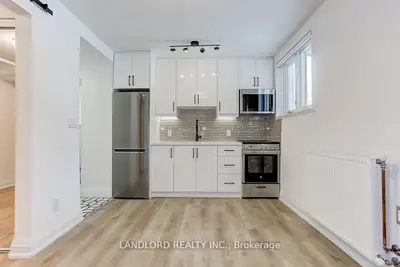 2520 Bloor Street W 23, Toronto, On M6s 1r8