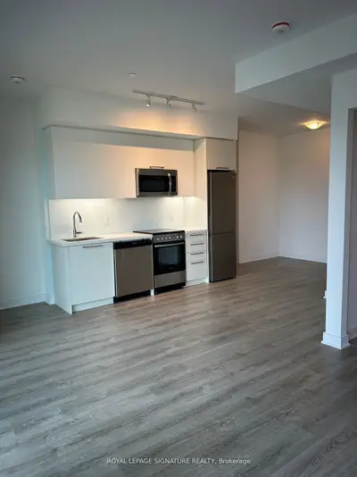 25 Neighbourhood Lane 1012, Toronto, On M8y 0c4