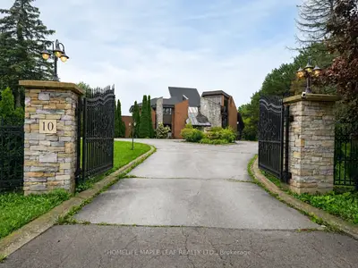 10 Edgeforest Drive, Brampton, On L6p 0e1