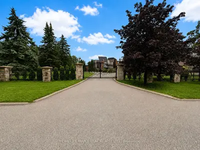 10 Edgeforest Drive, Brampton, On L6p 0e1