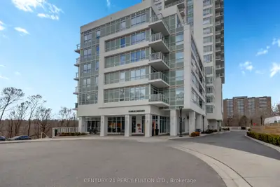 10 Wilby Crescent 1704, Toronto, On M9n 1e5