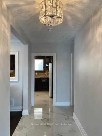 43 Playfair Avenue, Toronto, On M6b 2p7