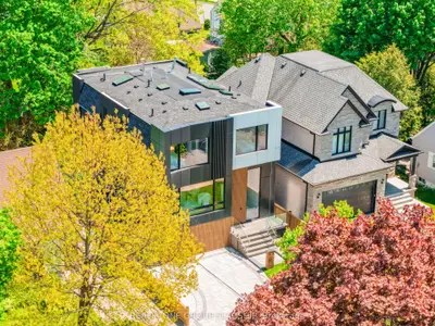 7 Bentley Drive, Toronto, On M8z 3l9