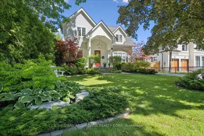 489 Rebecca Street, Oakville, On L6k 1k8