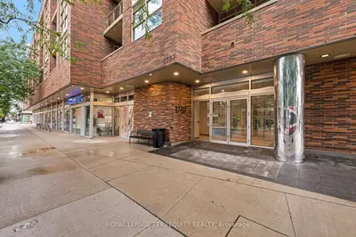 1787 St Clair Avenue W 804, Toronto, On M6n 0b7