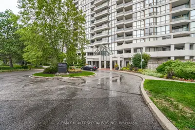 1 Rowntree Drive 708, Toronto, On M9v 5g7