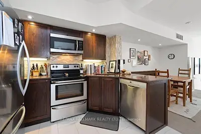 228 Pacific Avenue Main, Toronto, On M6p 2p5