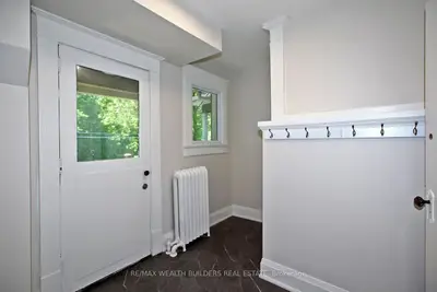 163 Parkside Drive B, Toronto, On M6p 2g3