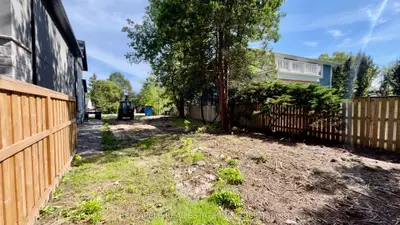 267 Troy Street, Mississauga, On L5g 1s9
