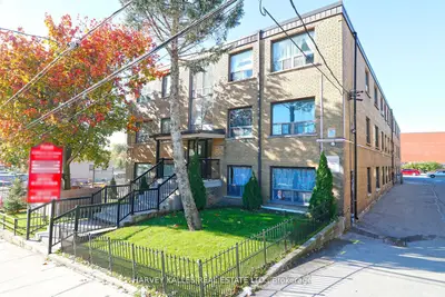 500 Gilbert Avenue 209, Toronto, On M6e 4x5