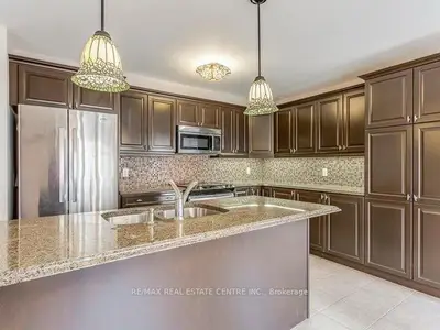 41 Haverty Trail Main, Brampton, On L7a 0s3
