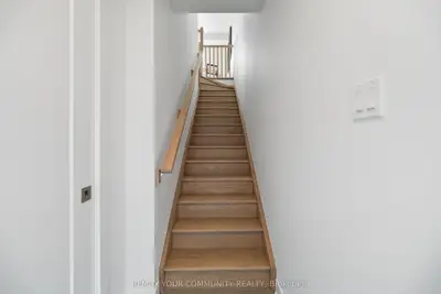 34 Poplar Avenue 3, Toronto, On M9b 3r4