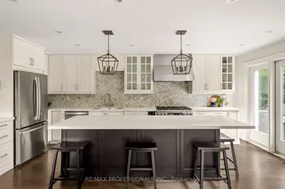 7 Bannon Avenue, Toronto, On M8x 1t6