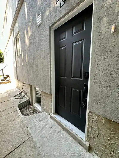 6 Lapp Street Lower, Toronto, On M6n 3w6