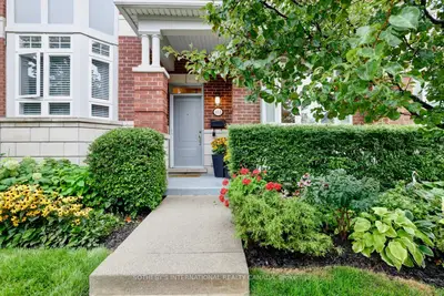 112 Waterside Drive, Mississauga, On L5g 4t8