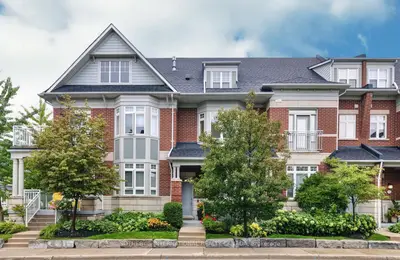 112 Waterside Drive, Mississauga, On L5g 4t8