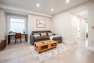 207 Perth Avenue 2, Toronto, On M6p 3x7