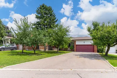 5 Paramount Court Bsmt, Toronto, On M6m 2l3