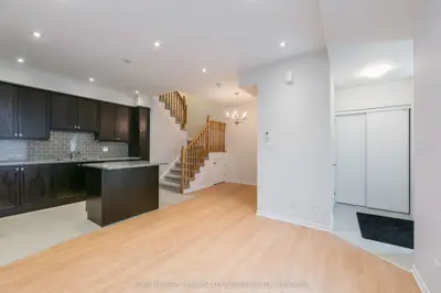 15 Applewood Lane 94, Toronto, On M9c 0c1
