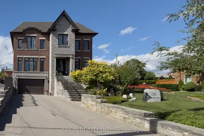 220 Falstaff Avenue, Toronto, On M6l 2e9