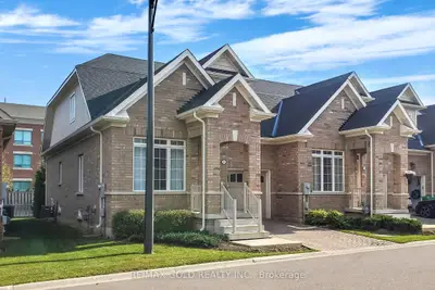 9 Lobelia Street, Brampton, On L6r 3z6