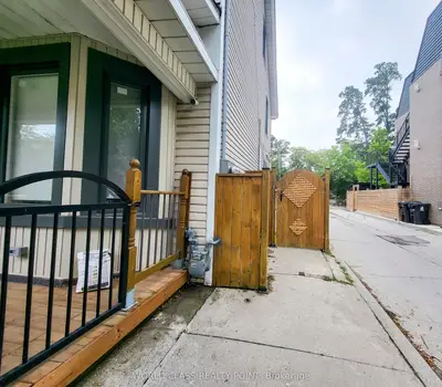 49 Vine Avenue Main, Toronto, On M6p 1v6